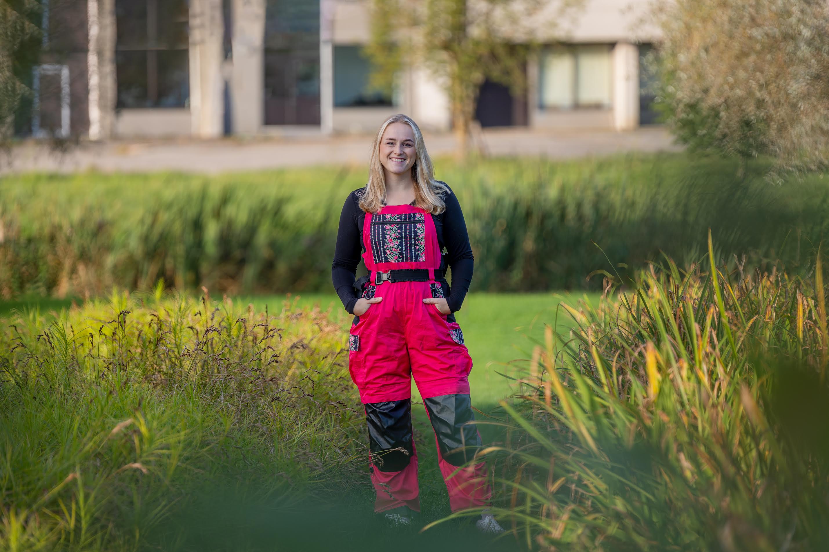 Tunkede looja ja töötubade korraldaja Angela Korela (pildil) sõnul ei ole Tuksed mitte ainult mugavad ja praktilised tööriided, vaid vajaduse korral ägedad ja silmapaistvad vaba aja või esinemise riided ning nende loomise idee tekkis päriselulisest vajadusest. Foto: Aigar Nagel